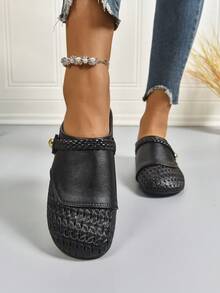 Gothic Style 2025 All-Season Wearable Retro Literary-Style Black Hollow-Out Mule Leather Shoes, Woven Strap + Metal Buckle Decoration, Breathable Design For Comfort, Perfect For Daily Outings, Coffee Shop Lounging - Black - View 3