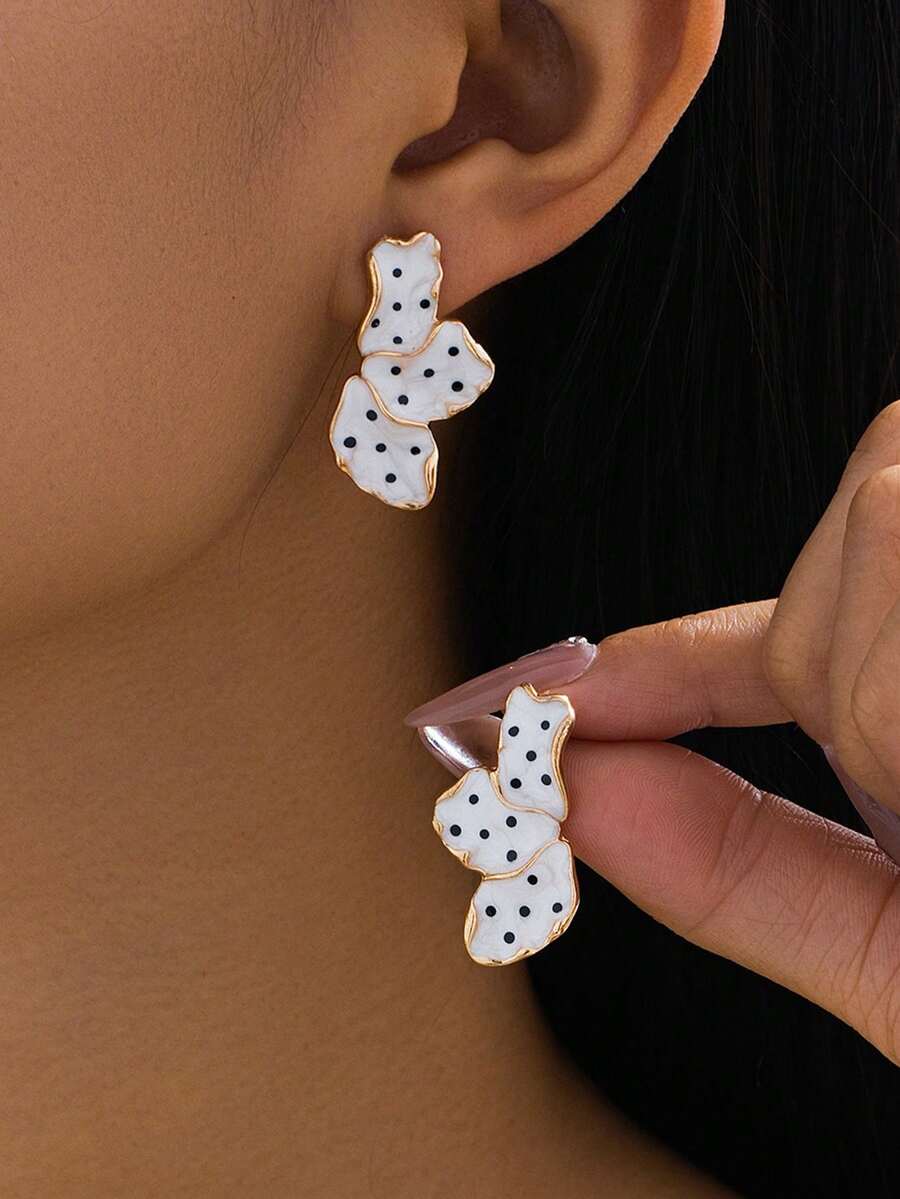 1 Pair Vintage French Style Handmade Black & White Floral Design Elegant Earrings, Thoughtful Gift For Her - Black and White - View 1