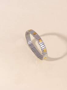 一款精緻時尚的不銹鋼鑽石手鍊，適合女性日常佩戴