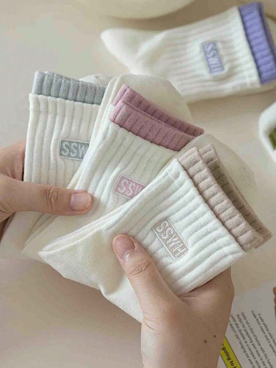 3 paires (non brodées) de chaussettes blanches mode polyvalentes de couleur aléatoire, chaussettes mi-mollet pour femmes, automne/hiver, design avec lettres, chaussettes de sport absorbantes, chaussettes sans couture, chaussettes avec lettres, chaussettes d'automne - Multicolore - Voir 1