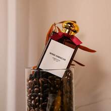 50ML琥珀玫瑰香水，浪漫的玫瑰，宛如温柔成熟的女人，温暖、迷人、柔和、细腻、稳重，象征着永恒，陪伴你日常生活和工作，一款留香持久的香水，可用于女生约会、旅行