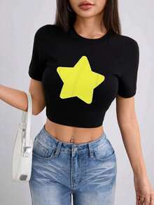Women's Crop Top With Vibrant Yellow Star Print, Perfect For Casual Summer Outfits. Stylish And Comfortable Short Sleeve T-Shirt For Everyday Wear. Ideal For Beach, Street Style, Or Festivals. Embrace The Season With This  Top. Summer, Tee. - 黑色 - 查看 2