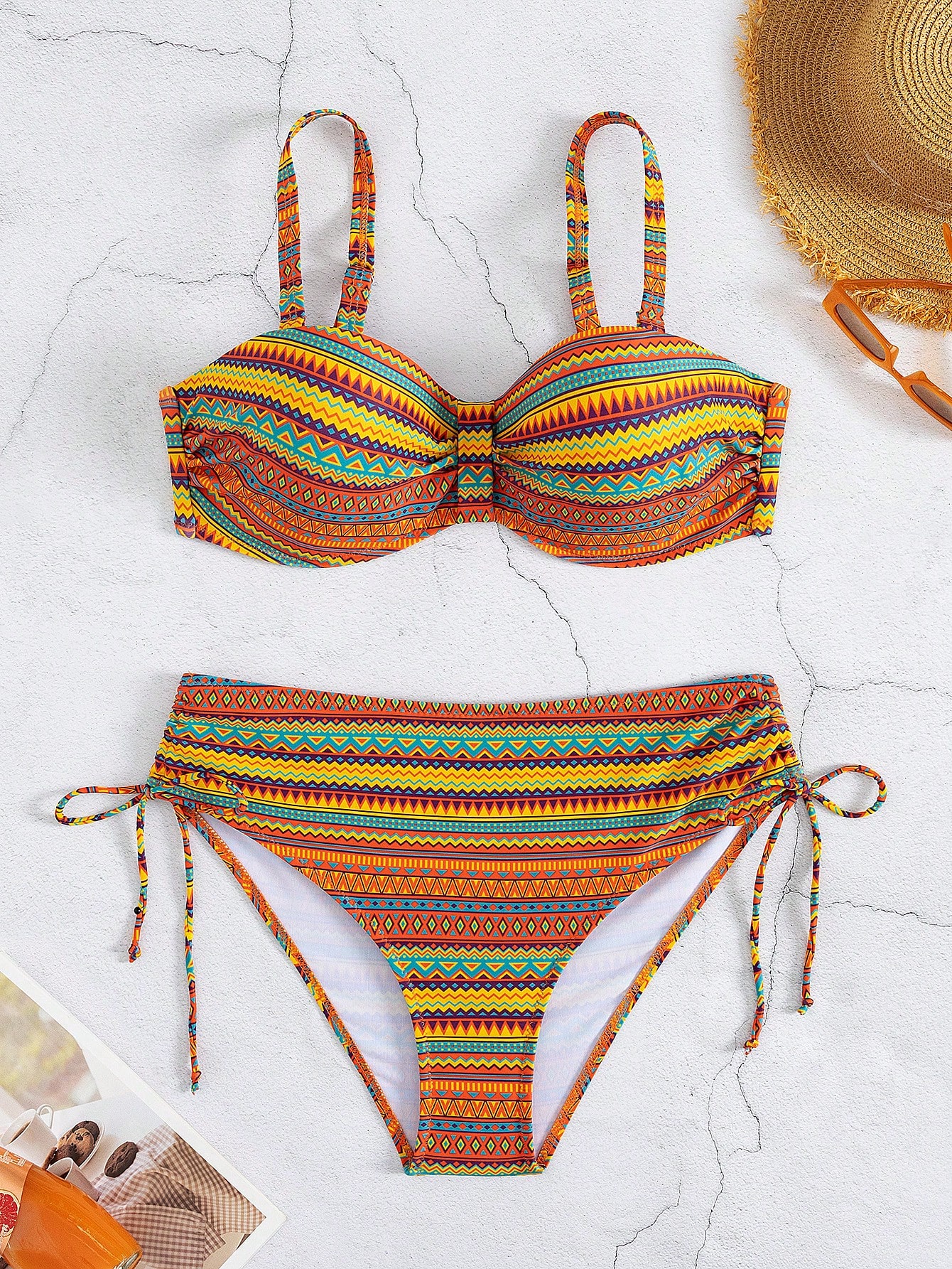 Conjunto de Maiô Bikini Feminino de Duas Peças, Estampa Retrô, Tecido de Malha de Alta Elasticidade, Poliéster 82% e Elastano 18%, Padrão Geométrico, Design com Cordão, 195g/m² no Top, 130g/m² no Forro, Roupa de Praia de Verão para Férias Casual - Multicolorido - Visão 3
