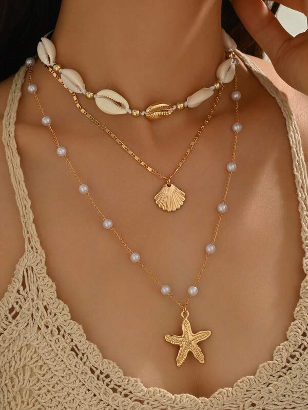 Set de 3 collares hechos a mano con estilo de vacaciones oceánicas que incluyen colgantes de concha, estrella de mar y vieira. Joyería elegante y romántica para mujer, adecuada para uso diario, citas en la playa y fiestas. El collar de cuerda hecho a mano se personaliza en longitud, con un número variable de cuentas de perlas falsas.