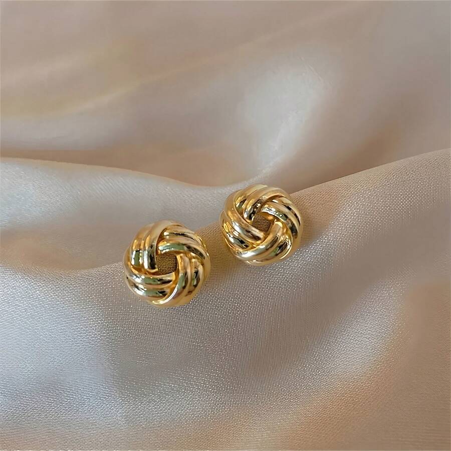 A Pair Of 18K Gold Plated Simple Circle Twist Knot Earrings Gold Ball Ball Cute Elegant Studs Earrings