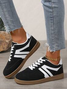 2025 Autumn Plus Size Women's Black Casual Sneakers, Patchwork Fashion Flat Lace-Up Comfortable Non-Slip Athletic Shoes