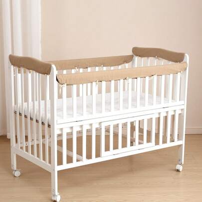 Bộ 4 món gồm: Tấm chắn cũi, tấm lót cũi, tấm phủ thanh chắn cũi, bộ ga trải giường cũi, tấm bảo vệ cũi cho phòng trẻ sơ sinh, có thể giặt được.