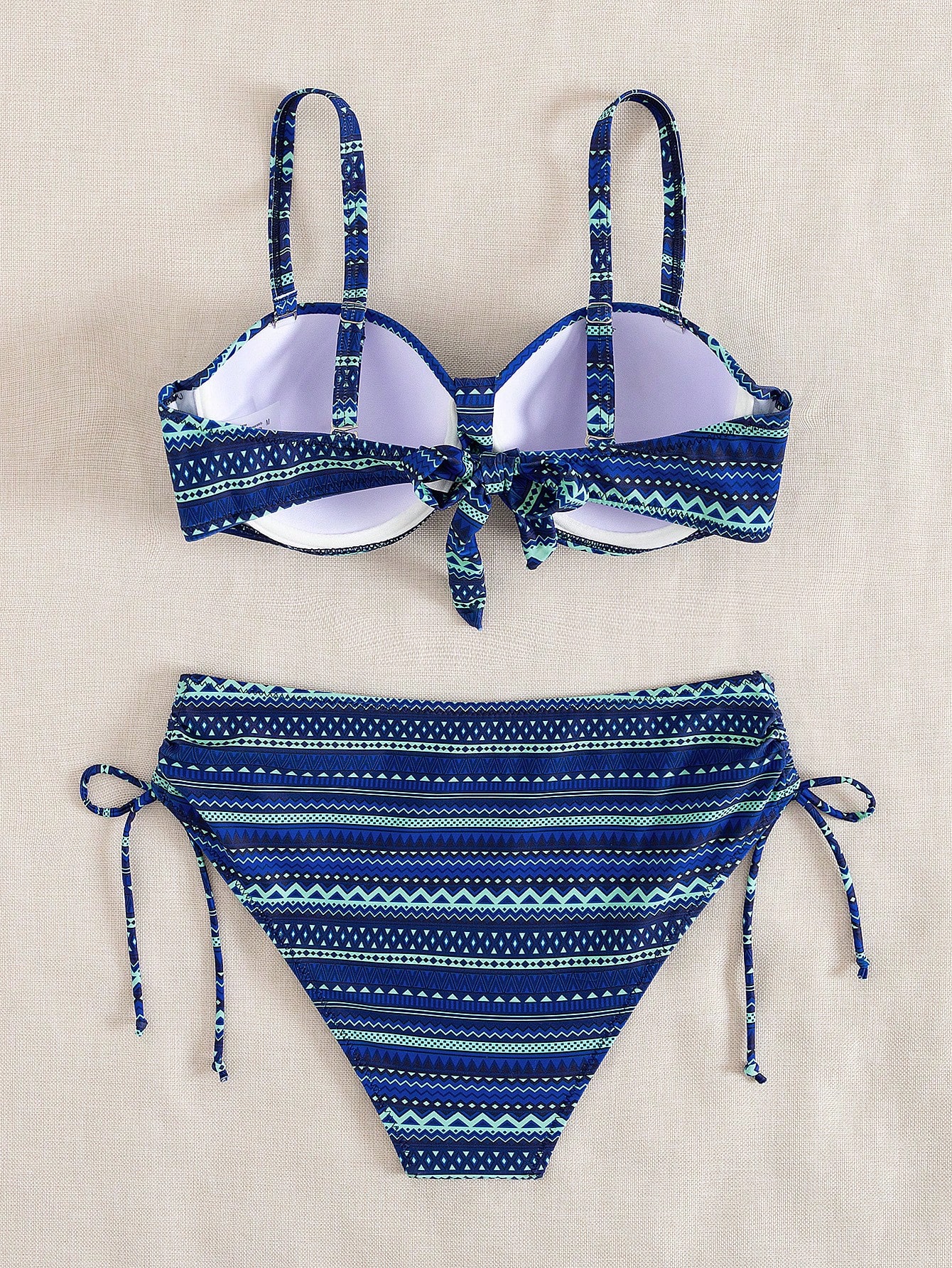 Conjunto de Maiô Bikini Feminino de Duas Peças, Estampado, Tecido de Malha de Alta Elasticidade, Poliéster 82% e Elastano 18%, Padrão Geométrico, Design com Cordão, 195g/m² no Top, 130g/m² no Forro, Roupa de Praia de Verão - Azul Marinho - Visão 2