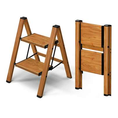 【2段式・木製アイカラー】温かみのある癒しのデザインの折りたたみ式アルミはしごです。ステップは広めに作られ、滑り止め加工が施されています。耐荷重は150kgで、様々な用途やシーンに対応します。本棚/フラワーラック/収納ラックとしてお使いいただけます。屋内でも屋外でもお使いいただけます。収納スペースも取りません。軽量で持ち運びも簡単です。少人数の家族には欠かせないアイテムで、特に温かく快適な家を好む女性におすすめです。人生をより有意義で楽しいものにしてくれます。