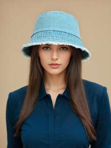 1pc Women Sunscreen Casual Bucket Hat With Silver Letter Badge And Frayed Brim, Suitable For Travel And Shopping Outfits