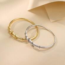 1 Peça Pulseira Feminina Banhada a Ouro 18k, Exalando Charme em Cada Gesto. Seja Combinada com uma Camiseta Casual e Denim ou um Vestido Preto Pequeno Formal, Ela Pode Adicionar um Toque de Estilo ao Seu Visual Geral, Criando Facilmente Sua Própria Moda Única.
