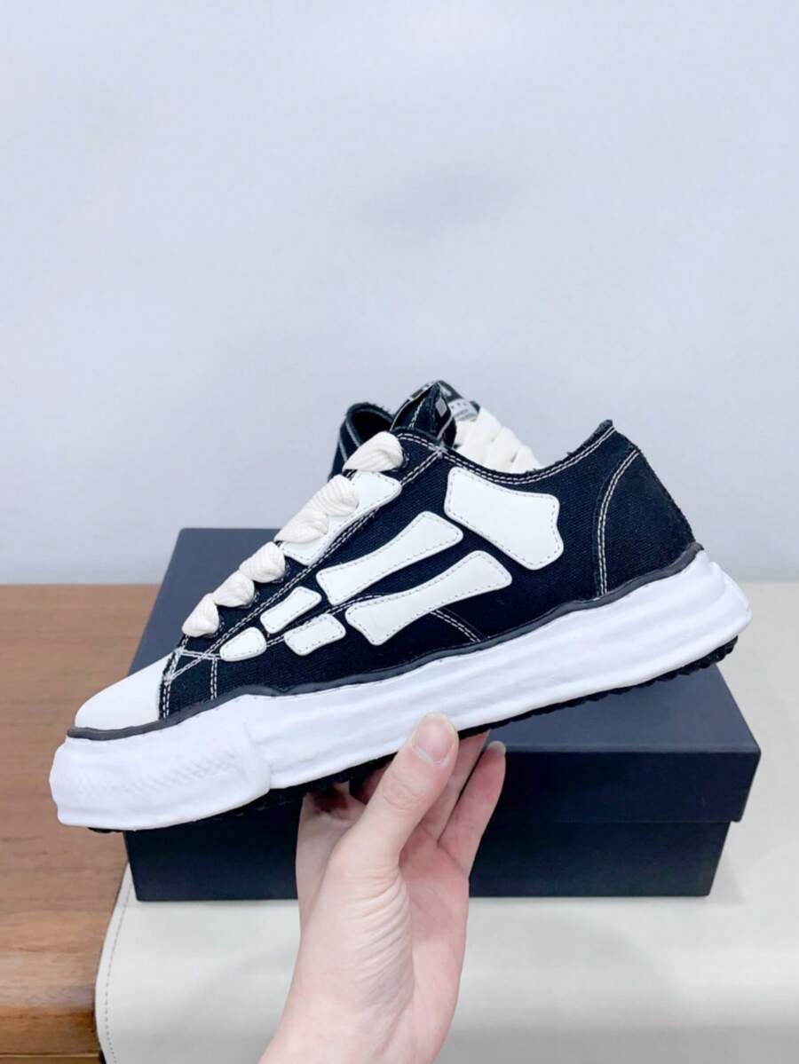 MMY Maison Minara Yasuhiro 2025 Nouvelle collaboration MMY avec un designer renommé. Chaussures de skate basses classiques antidérapantes, résistantes à l'usure et légères. Chaussures de campus pour amateurs en noir et blanc