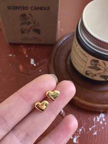 简约心形耳环，风格清爽低调，精致小巧，简约时尚，适合女性佩戴。 - 金色 - 查看 5