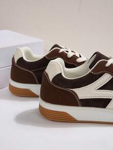 2025秋季女款拼色休闲运动鞋，时尚百搭平底运动鞋，适合散步、日常通勤穿着，学生系带滑板鞋 - 棕色 - 查看 5