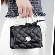 MINISO 三丽鸥 Hello Kitty 黑珍珠链条斜挎包，采用经典绗缝图案搭配珍珠手柄和精致的 Hello Kitty 徽章，时尚百搭，非常适合日常外出、派对（1 件） - 黑色 - 查看 3