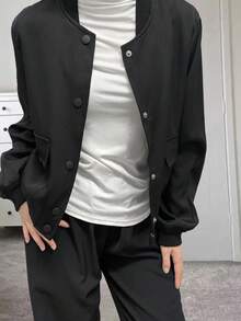 Nueva chaqueta de mujer para otoño. Chaqueta de béisbol de cuello redondo en negro, ideal para volver al colegio. Adecuada para paseos por el campus, salidas diarias, looks de aeropuerto y otras ocasiones, creando fácilmente una atmósfera casual pero elegante.