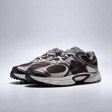 男款 NIKE V5 RNR 休闲运动鞋，低帮 HJ5228-600 - 棕色 - 查看 5