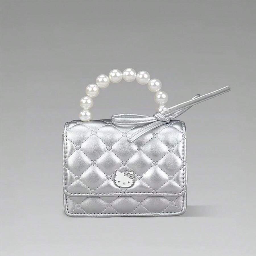 MINISO Sanrio Hello Kitty 银色珍珠链条斜挎包，采用经典绗缝图案搭配珍珠手柄和精致的 Hello Kitty 徽章，时尚百搭，非常适合日常外出、派对（1 件） - 銀色 - 查看 1