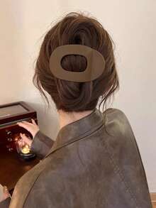 3件套女士9.5厘米/3.74英寸卡其色、深咖啡色、黑色超大轻便塑料发夹，优雅简约设计，适合日常佩戴、休闲、派对、工作、发型设计、洗脸、化妆等场合，可作发夹、发爪、发卡、发夹、发卡、头饰、发卡使用。 - 彩色 - 查看 4