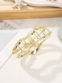 1pc Plain Hollow Metal Hair Claw Clip (Slight Scratches Are Normal, Inner Texture Is Random)