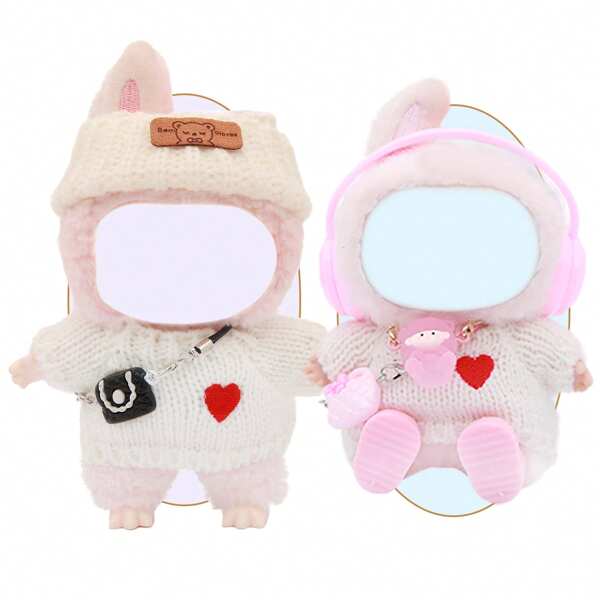Conjunto de adornos de ropa de muñeca linda: incluye un suéter con patrón de corazón rojo, gorro de punto, cámara pequeña, auriculares rosas y una mini muñeca. Esta decoración dulce y juguetona es perfecta para muñecas de 14 a 17 pulgadas, agregando una atmósfera cálida y encantadora a los espacios de vida.