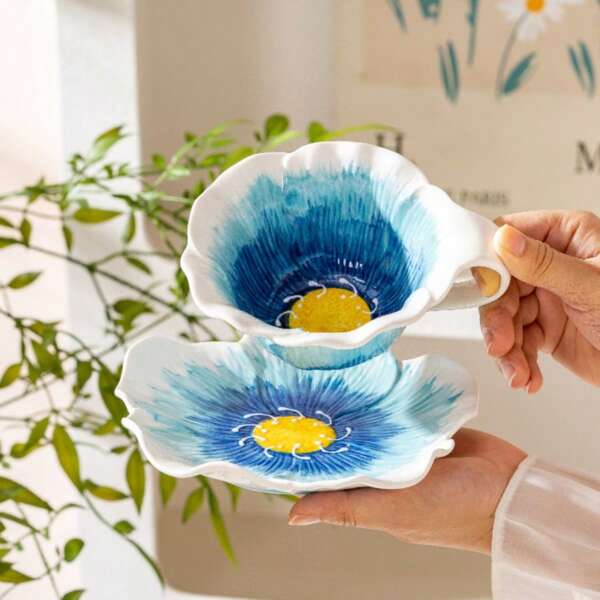 Juego de taza y platillo de cerámica hecho a mano de 300ml con diseño de flores de colores asimétrico, taza de café/jugo con degradado azul y morado