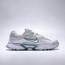 女款 W NIKE V5 RNR 休闲运动鞋，低帮 HQ7901-106 - 白色 - 查看 2