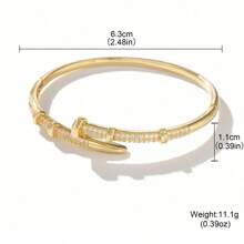 1 Peça Pulseira Feminina Banhada a Ouro 18k, Exalando Charme em Cada Gesto. Seja Combinada com uma Camiseta Casual e Denim ou um Vestido Preto Pequeno Formal, Ela Pode Adicionar um Toque de Estilo ao Seu Visual Geral, Criando Facilmente Sua Própria Moda Única.