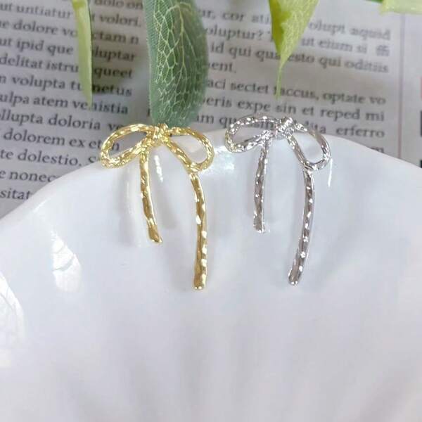 1 pieza Broche de lazo de aleación, decoración elegante, linda y dulce para ropa, bolsos, accesorios de oficina, camisas, chaquetas, joyería, ropa de Navidad, Halloween, pasadores divertidos, regalos para maestros, accesorios de disfraz, encantos de bolso