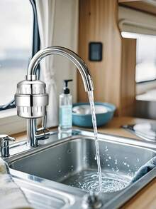 1 件淋浴喷头过滤器，壁挂式硬水淋浴喷头过滤器，带替换滤芯，高效过滤，去除氯和氟化物，抛光镀铬表面，适用于房车、露营车和家庭浴室，耐用的浴室配件，带来清爽的沐浴体验，是送给家人和朋友的绝佳礼物