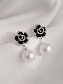 1 对简约黑玫瑰仿珍珠花耳钉，优雅精致的女士花卉耳环，适合日常佩戴和节日