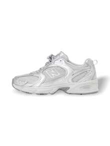 New Balance 990v5 美国制造系列男女款运动鞋休闲跑步日常穿着健身通勤街头舒适缓冲支撑耐用皮革织物透气橡胶鞋底多功能灰银金属低帮 Raincloud U530HFZ - 灰色 - 查看 1