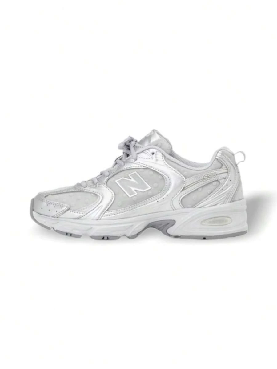 New Balance 990v5 美国制造系列男女款运动鞋休闲跑步日常穿着健身通勤街头舒适缓冲支撑耐用皮革织物透气橡胶鞋底多功能灰银金属低帮 Raincloud U530HFZ - 灰色 - 查看 1