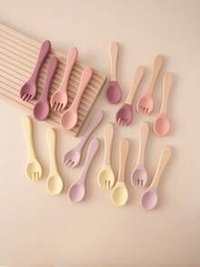 PopLittleOne 4 pezzi Cucchiai e forchette in silicone per bambini, utensili morbidi per bambini con manico in legno, accessori per l'alimentazione del bambino, articoli per bambini, accessori per l'alimentazione del bambino di colore solido