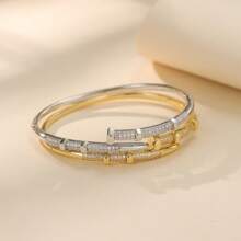 1 Peça Pulseira Feminina Banhada a Ouro 18k, Exalando Charme em Cada Gesto. Seja Combinada com uma Camiseta Casual e Denim ou um Vestido Preto Pequeno Formal, Ela Pode Adicionar um Toque de Estilo ao Seu Visual Geral, Criando Facilmente Sua Própria Moda Única.