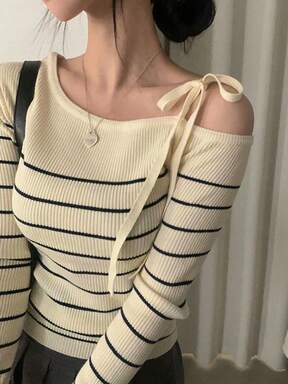 가을/겨울 새로운 캐주얼 비스듬한 칼라 스파게티 스트랩 비대칭 어깨 스트라이프 패치워크 니트 스웨터 탑(랜덤 스트라이프)