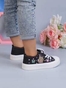 1 par de zapatillas de moda para niñas, zapatos casuales con decoración de personajes de dibujos animados y mariposas, con cordones lindos, adecuados para niñas pequeñas y niñas de uso en exteriores, para todas las estaciones