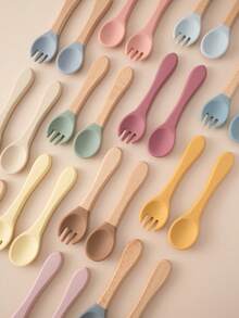 PopLittleOne 4 pezzi Cucchiai e forchette in silicone per bambini, utensili morbidi per bambini con manico in legno, accessori per l'alimentazione del bambino, articoli per bambini, accessori per l'alimentazione del bambino di colore solido