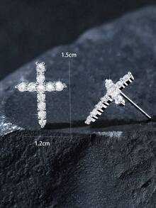 1 paire de boucles d'oreilles vintage pour hommes en cuivre avec croix micro-incrustée de zircone, hypoallergénique, design religieux de Jésus, convient pour un port quotidien, cadeau de Noël, Nouvel An, Saint-Valentin - Argent - Voir 4