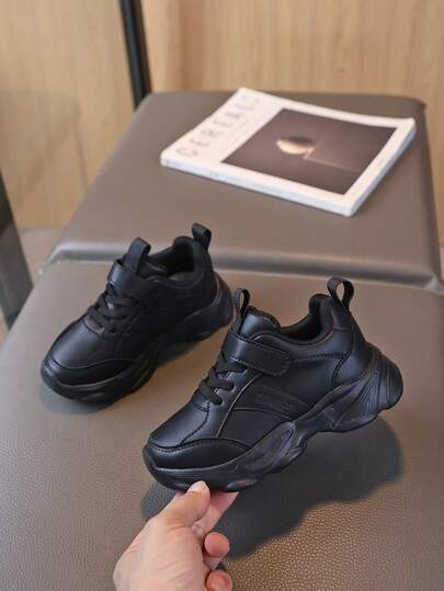 1 双儿童皮革鞋面运动鞋，黑色，适合男孩女孩小学生