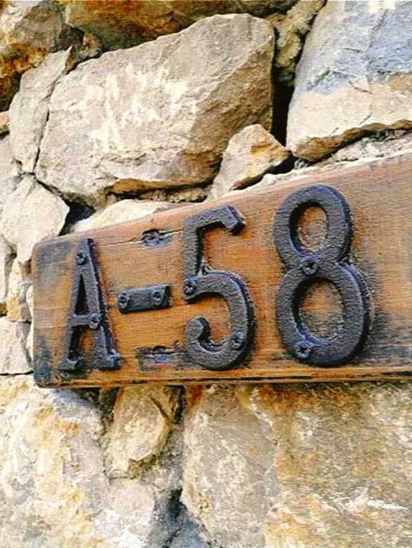 1pc Cast Iron Letter/Number/Symbol Set - Customizable Word & Address Plate Maker For Home/Bar/Cafe/Gym Decor - Vintage Industrial Wall Art - Rustic Room Signage, Wedding Venue Decor, Man Cave Letters, Farmhouse Style Dimensional Decor, Business Front Door Signage