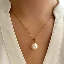 [French Elegant Pearl Set] 18K Gold-Plated Clavicle Chain + Earrings, Two-Piece Set, Round Pearl Pendant For A Noble Look! Classic And Versatile, Suitable For Commuting, Dating, And Work Wear, The First Choice For Girlfriends' Birthday Gifts~ Small Luxury And Not A Hit Style, Put It On And You Will Instantly Become A Gentle And Elegant Beauty, A Must-Have Exquisite Combination For Jewelry Lovers This Summer! - 金色 - 查看 5