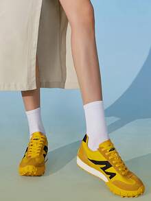 CAMEL CROWN 女士登山鞋春夏季防滑耐磨运动鞋复古休闲鞋 - 黃/黑 - 查看 2