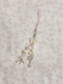 1条创意珍珠蝴蝶结粉色手机挂绳/相机背带。注意：由于拍摄角度和放大倍数不同，实际尺寸可能与照片略有差异。