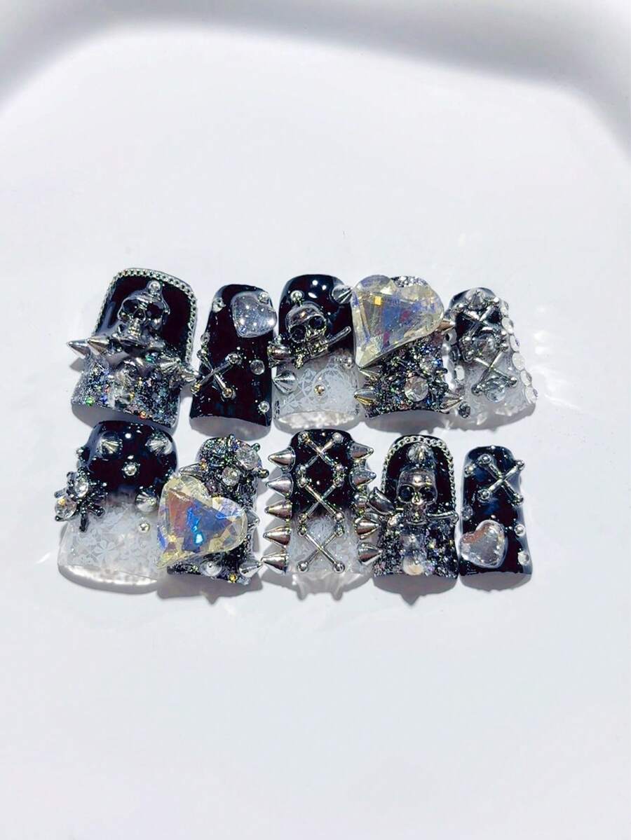 10 件 Y2K Nails 鸭嘴哥特朋克黑白手工指甲返校，带有金属骷髅、银色铆钉、黑色蜘蛛、白色蕾丝印花、心形钻石装饰；美甲用品、亚克力按压指甲自制指甲 DIY、美甲、亚克力假指甲；适合节日、派对、日常佩戴；包含 1 个指甲贴纸和 1 个迷你锉刀 - 黑與白 - 查看 1