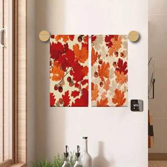 Ein 2 Stücke Set Handtücher mit herbstlichem Thanksgiving-Motiv, bedruckt mit herbstlichem Ahornblattmuster und Beerendekorationen, maschinenwaschbar, hitzebeständig, saugfähig und wiederverwendbar. Es ist ein ideales Geschenk für die Raumdekoration, Küchen- und Badezimmerhandtücher, Partydekoration und Heimdekoration.
