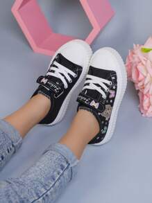 1 par de zapatillas de moda para niñas, zapatos casuales con decoración de personajes de dibujos animados y mariposas, con cordones lindos, adecuados para niñas pequeñas y niñas de uso en exteriores, para todas las estaciones