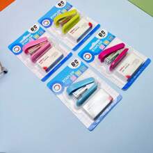 1 pieza Grapadora mini linda y colorida para set de artículos de papelería de estudiante, grapadora pequeña y conveniente con grapas para encuadernar papel (color aleatorio), para útiles escolares, de vuelta a la escuela