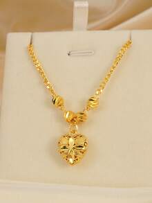 24 Karat Gold Blumen Anhänger Halskette mit 50 cm Wasserwellen Kette, hochwertige Luxus Schmuckzubehör, Accessoires für den Nationalfeiertag in Saudi-Arabien