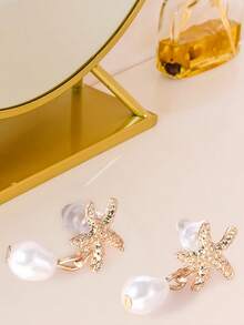 1 Pair Of Women's Starfish Pearl Earrings, Gold Shell Starfish Earring, Thick Pendant Earrings, Suitable For Summer Beach Swing Jewelry. Women's Starfish Pearl Earrings, Gold Shell Starfish Earring, Thick Pendant Earrings, Suitable For Summer Beach Swing Jewelry - Vàng - Xem 2